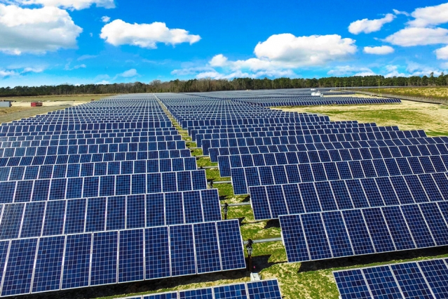 Thiết kế, thi công nhà máy điện năng lượng mặt trời Solar Farm