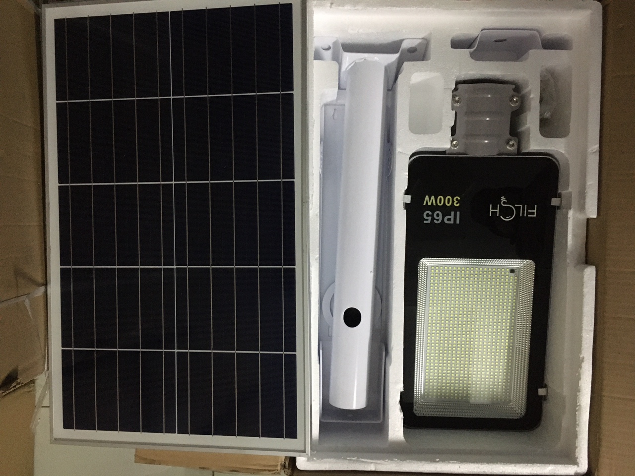 Cách giúp tăng tuổi thọ của đèn năng lượng mặt trời | GP Tech den nang luong mat troi 1 | GP Tech