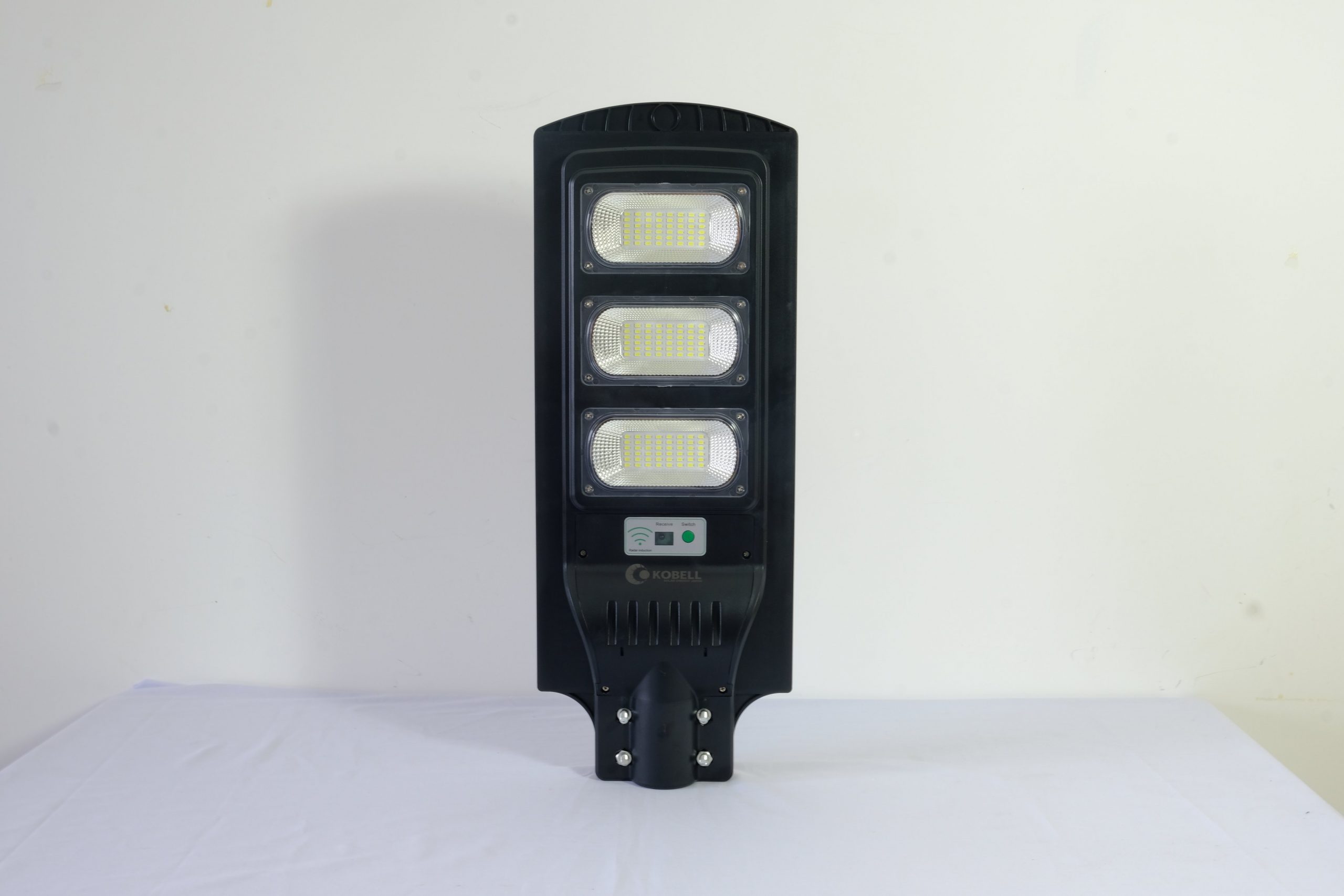 Đèn năng lượng mặt trời liền thể 90w Kobell | GP Tech den lien the kobell 90W gia re scaled | GP Tech