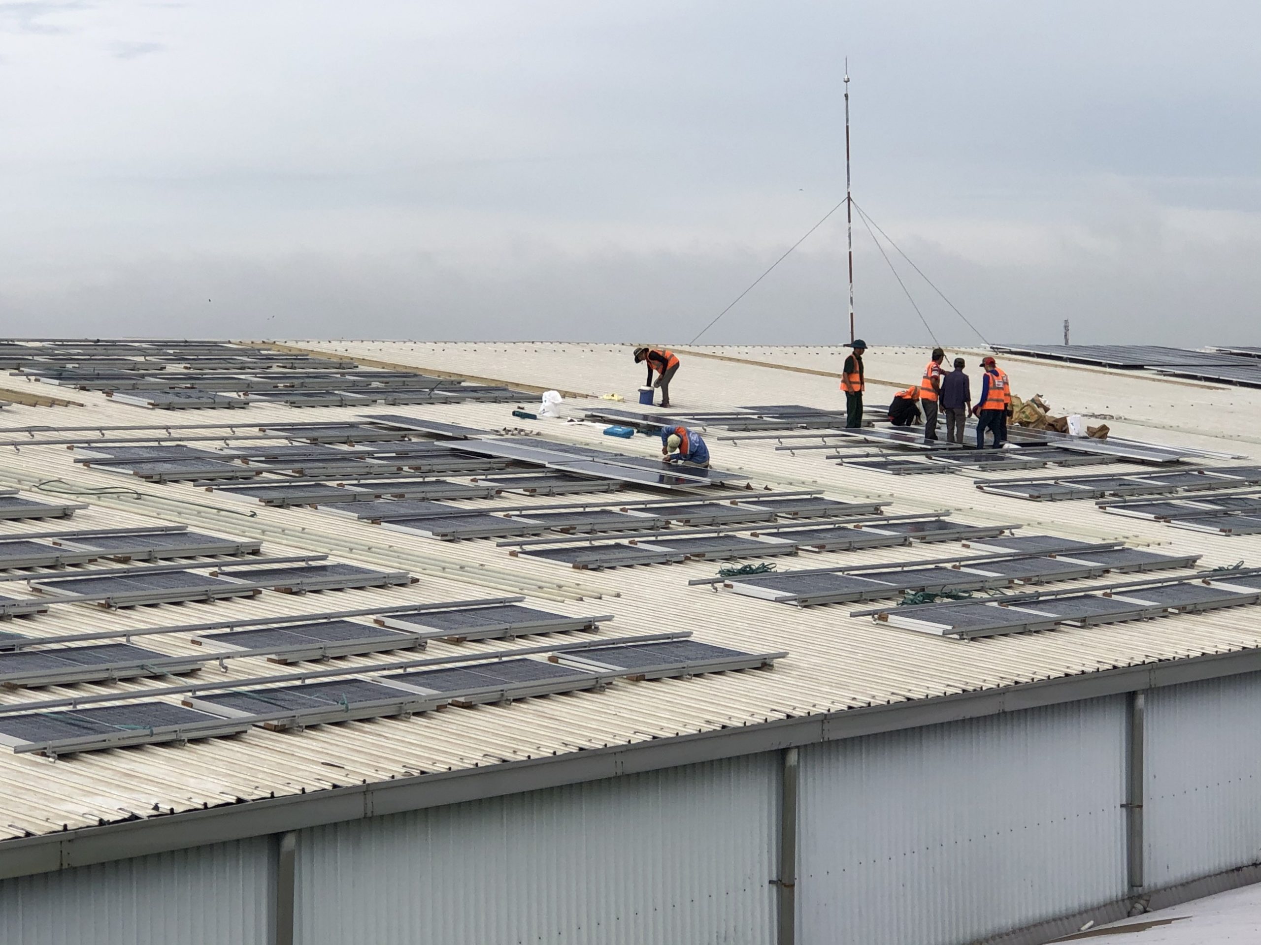 Thi công hệ thống điện năng lượng mặt trời 4mwp tại Đại Đăng Bình Dương | GP Tech gp solar panel dien nang luong mat troi gia re scaled | GP Tech