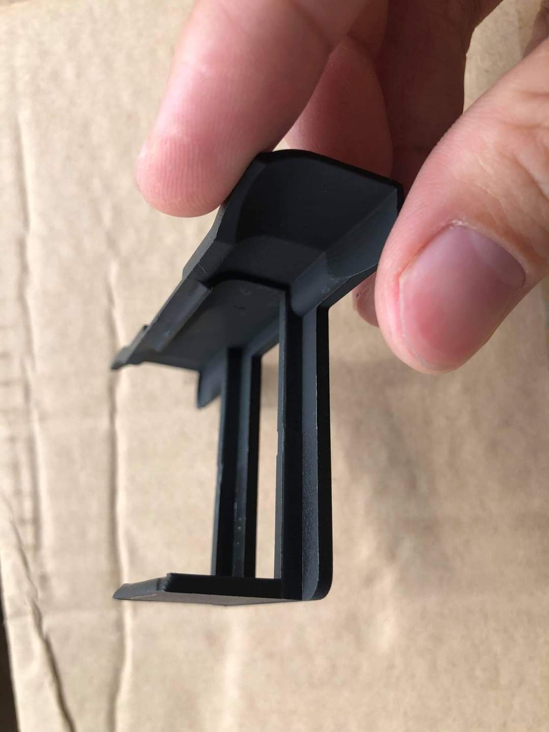 ảnh chi tiết Kẹp thoát nước cho tấm pin năng lượng mặt trời ảnh chi tiết Kẹp thoát nước cho tấm pin năng lượng mặt trời