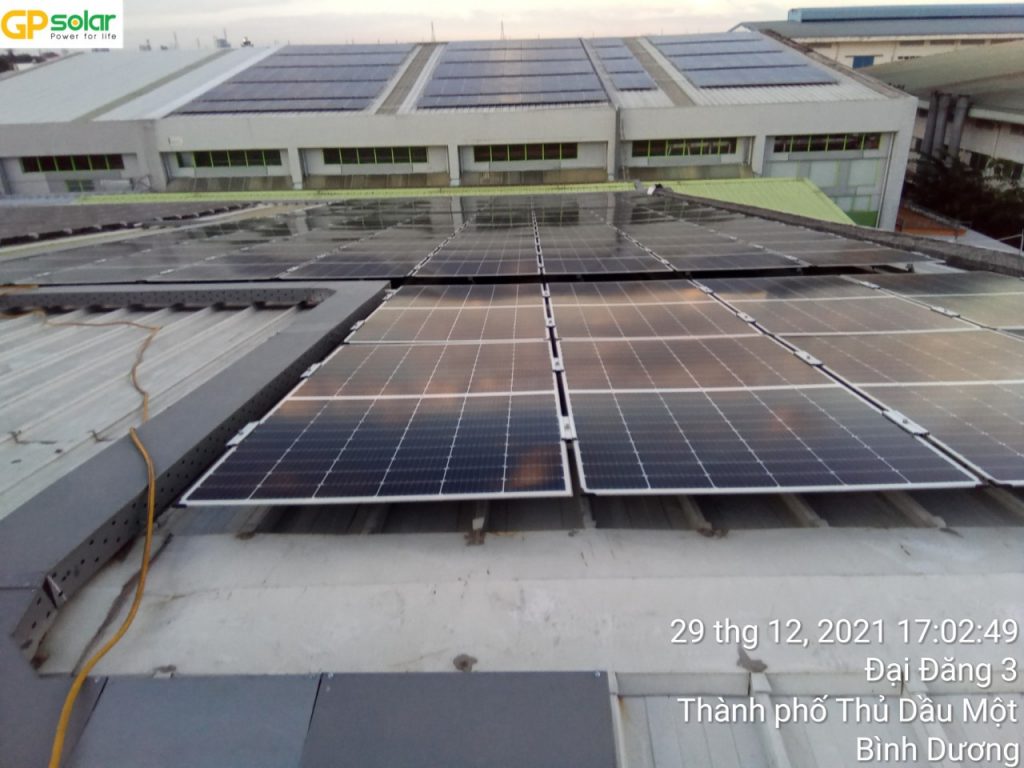 Gpsolar sử dụng robot chuyên dụng để rửa hệ thống pin