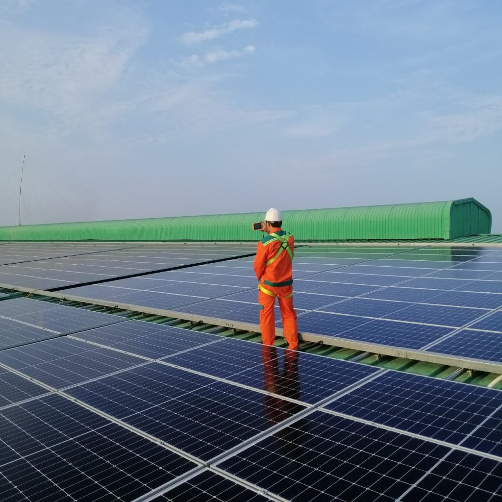 Kiểm tra bảo trì định kỳ và khắc phục sự cố điện mặt trời áp mái tại Đồng Nai | GP Tech do kiem tra phat hien tam pin bi loi | GP Tech