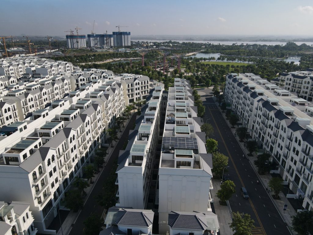 Lắp đặt điện năng lượng mặt trời ở Vinhome Quận 9 | GP Tech cong ty dien nang luong mat troi vinhome quan 9 | GP Tech