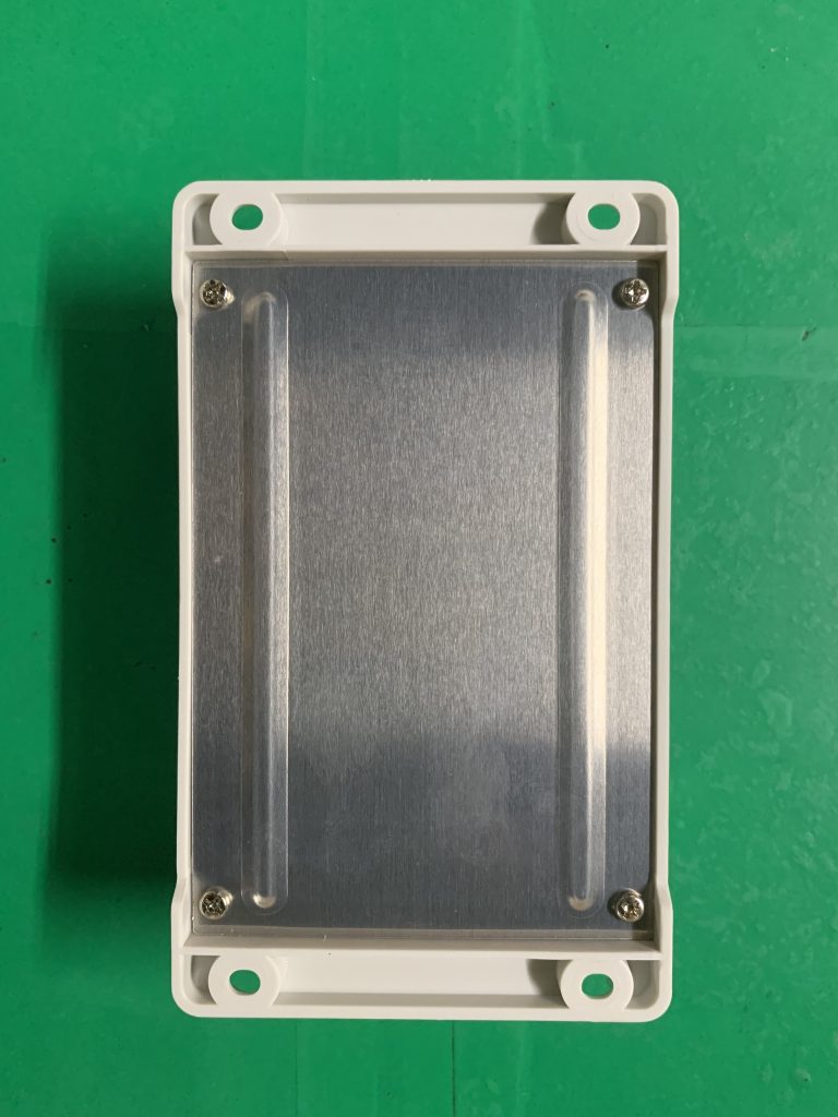 Bộ sạc năng lượng mặt trời PWM 12/24VDC, 10A – VS1024AU | GP Tech mat sau bo sac nang luong mat troi pwm 10a 12 24v | GP Tech