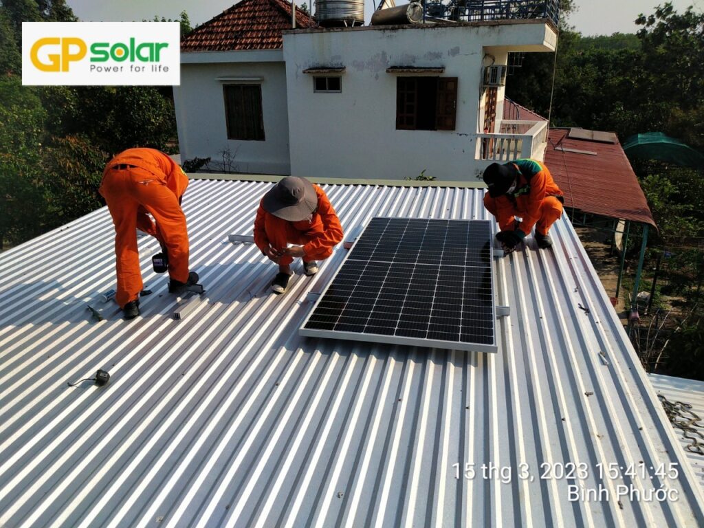 ĐIỆN MẶT TRỜI HÒA LƯỚI BÁM TẢI 2.7 Kwp HỘ GIA ĐÌNH | GP Tech Thực tế gpsolar lắp HÒA LƯỚI BÁM TẢI: 2.7 Kwp